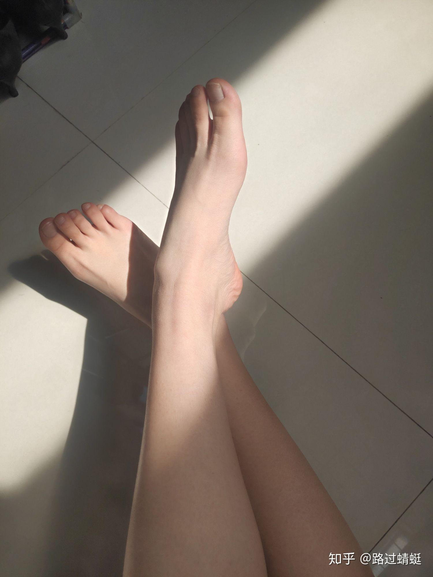 女生什么样的脚可以称为玉足? - 知乎