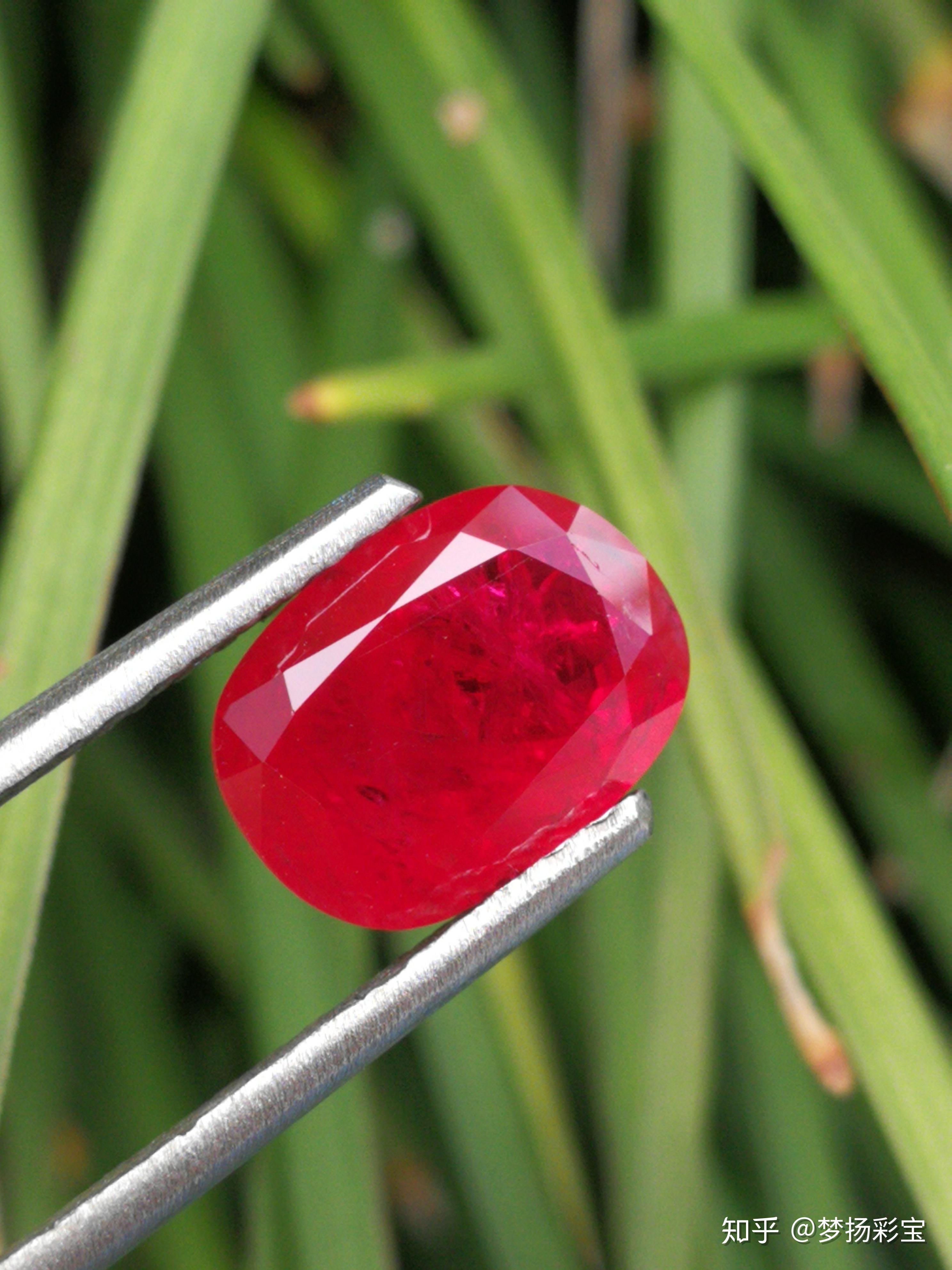 如何选择红宝石?-高贵的缅甸抹谷鸽血红红宝石
