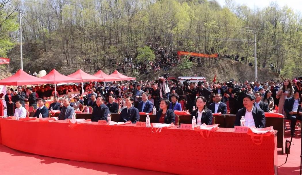 河南鲁山第二届杜鹃花节开幕
