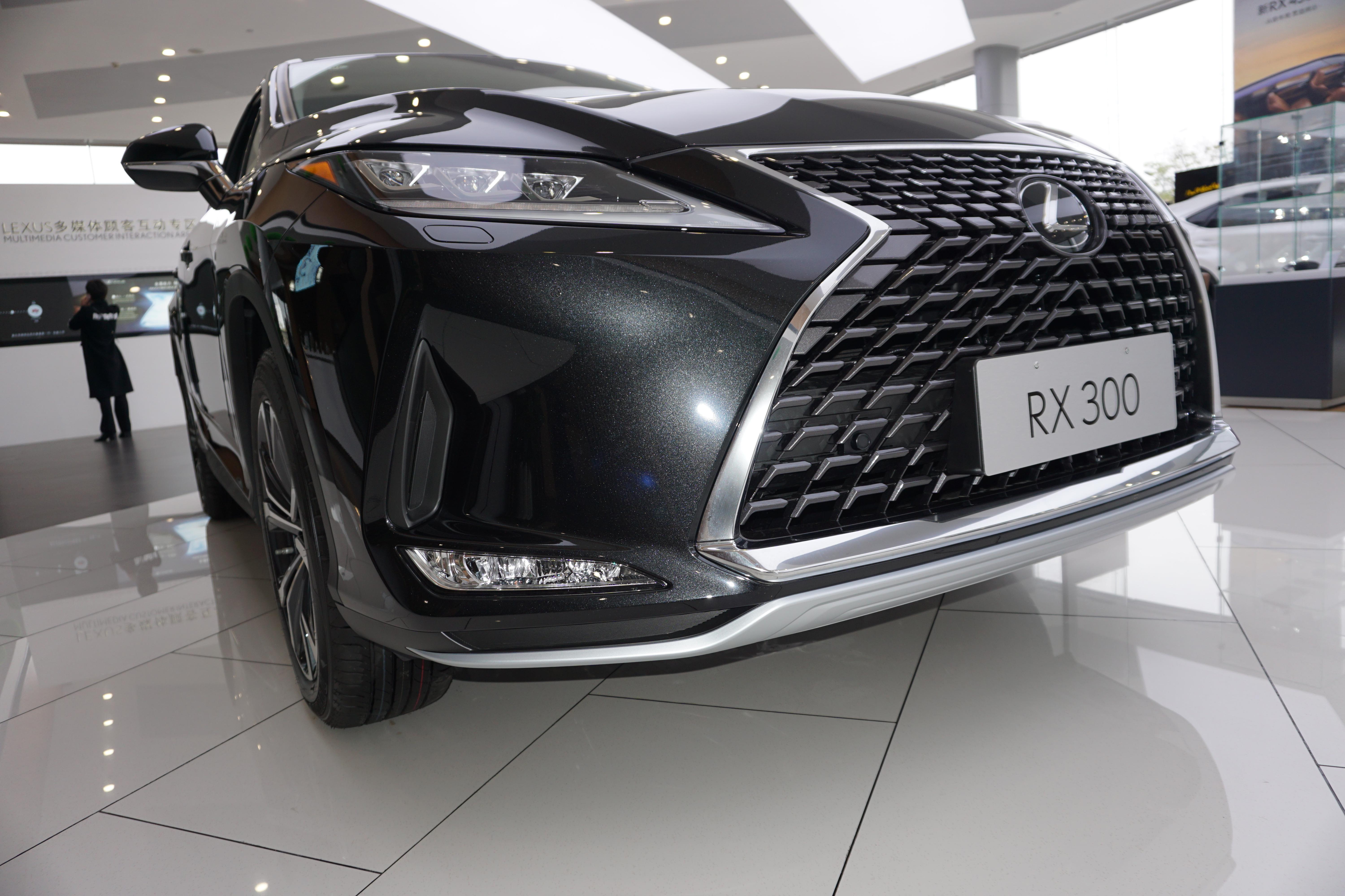 到店实拍雷克萨斯rx300提供20t和35l混动两种选择