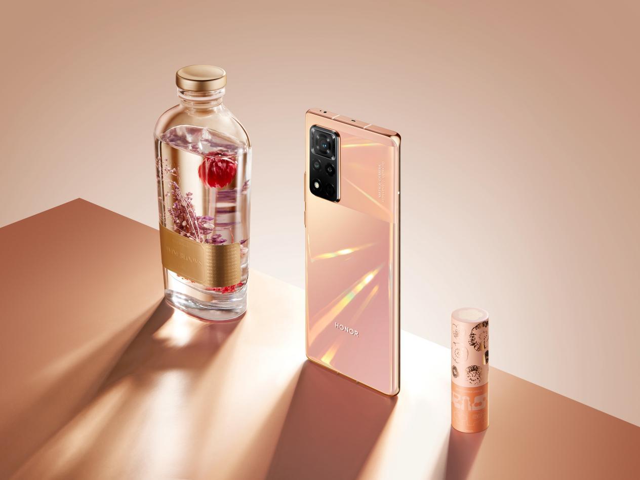 女王节购荣耀v40享12期免息内外兼修助你更出众