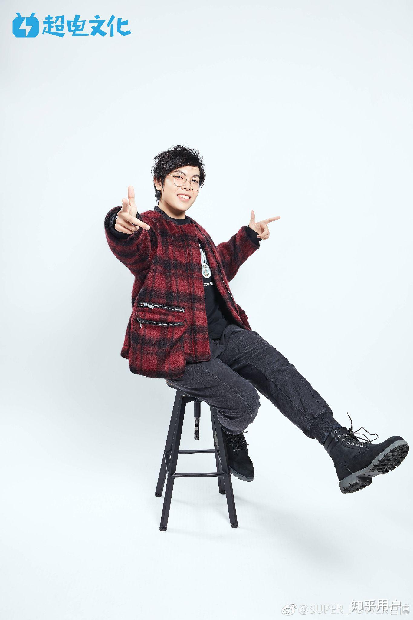 b站up主逍遥散人最帅的照是哪张?