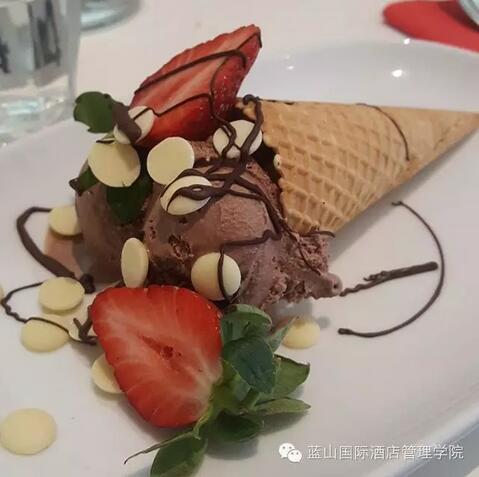 昆士兰大学和蓝山国际酒店管理学院 酒管读研