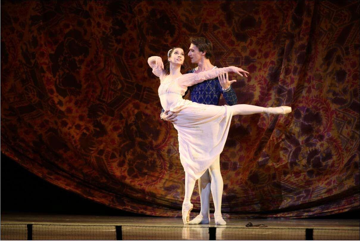 各种类别的男女双人舞表达的是什么呢? - 知乎