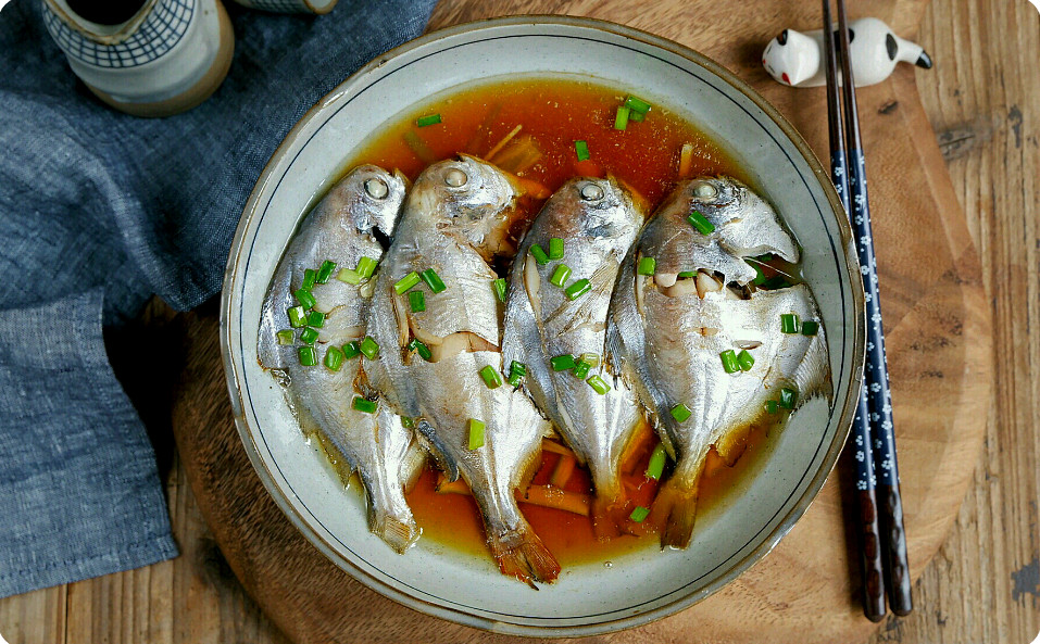 简单又美味的葱油鲳鱼老人小孩都爱吃是真的爱吃