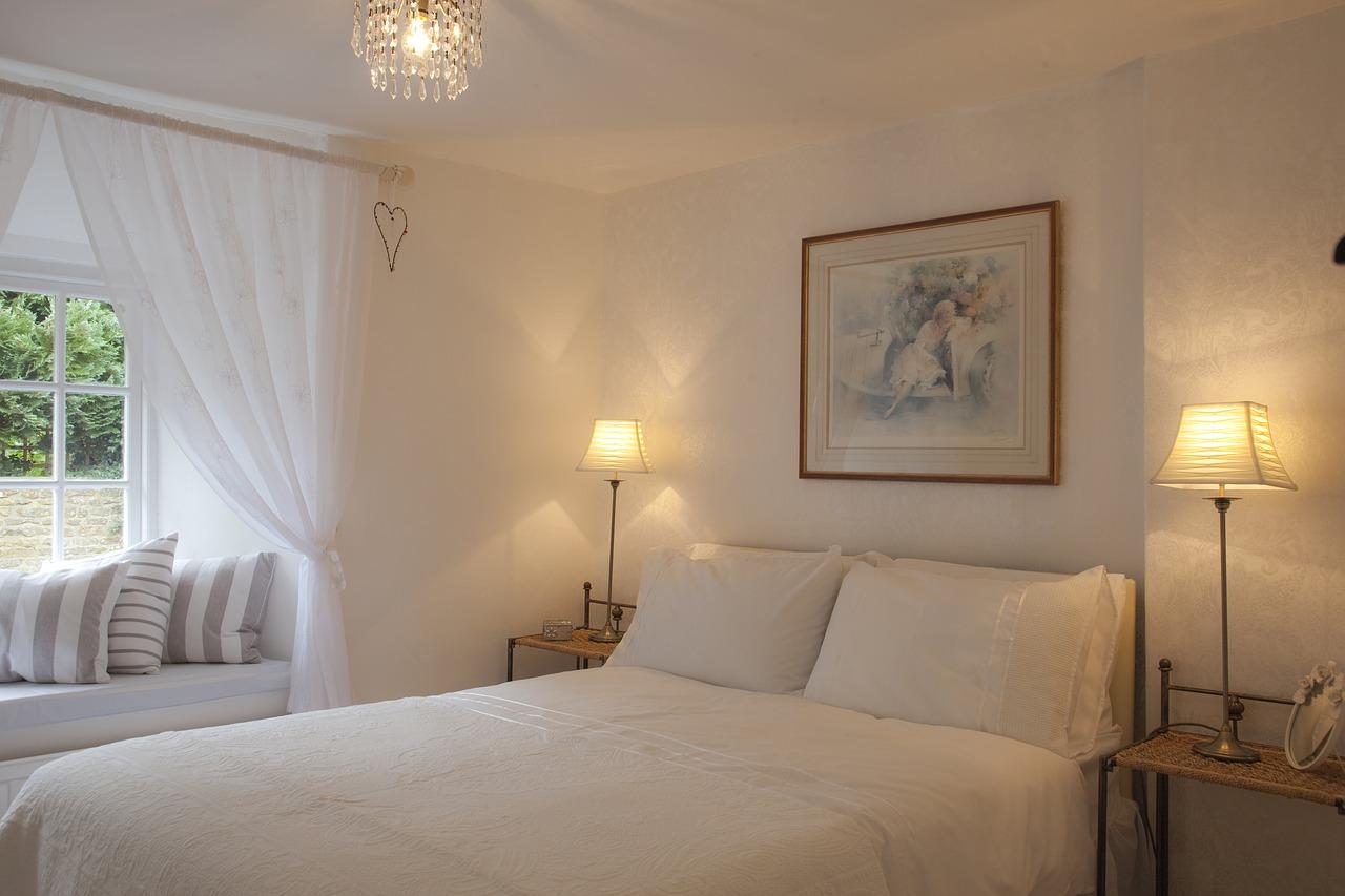 卧室什么颜色的灯好看