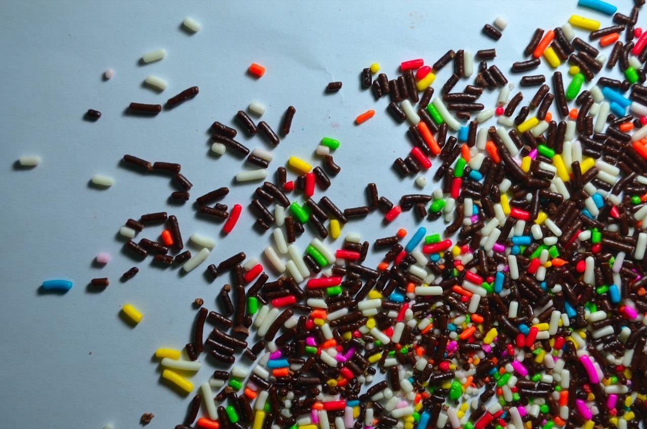 2. 中性清洁剂除渍