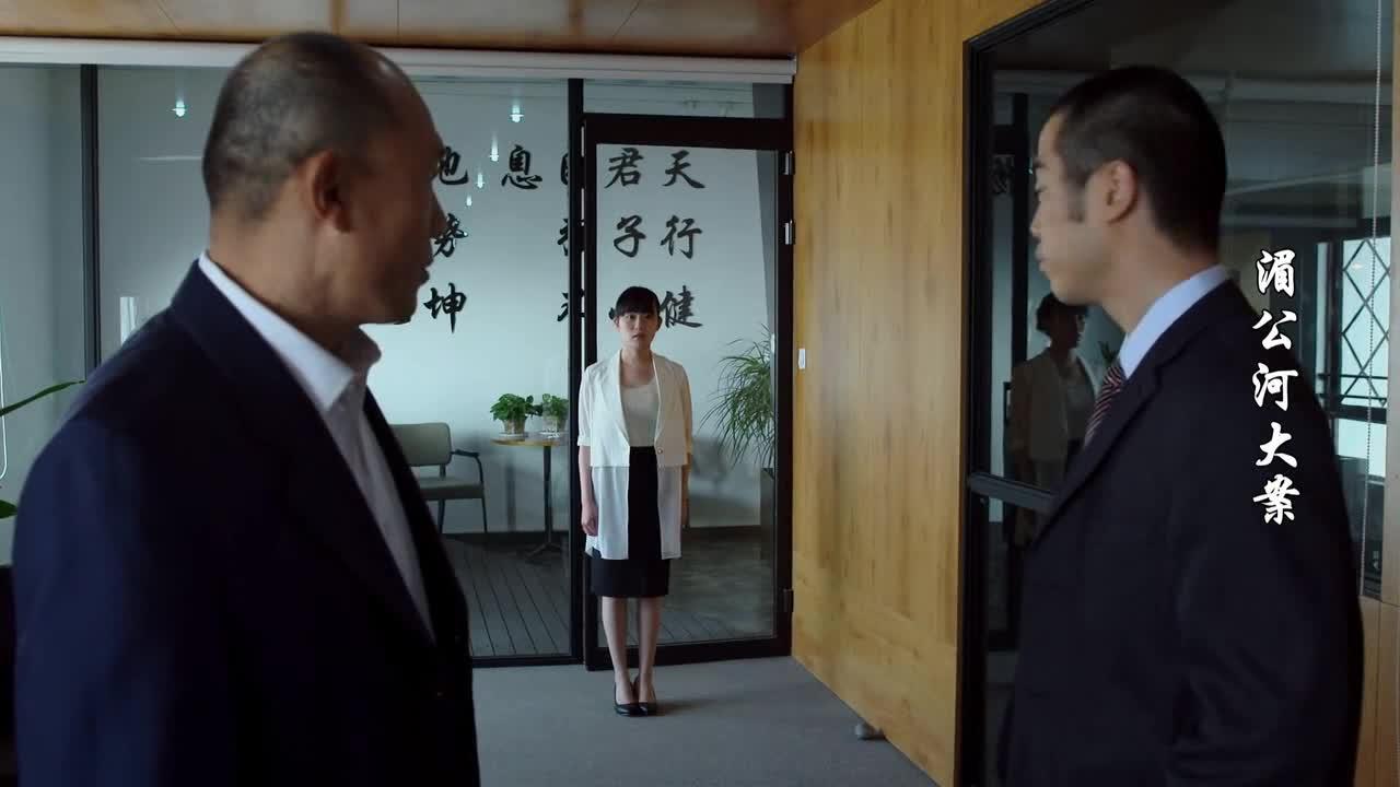 罕娜拿来电话,迅速打电话给江海峰描述被劫后走过的位置 《湄公河大案