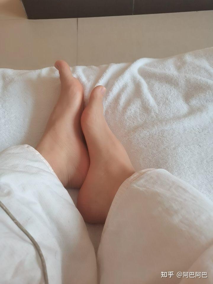 男孩子的脚脚能有多可爱? - 知乎