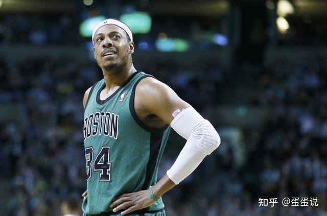 但皮尔斯这个"进攻万花筒"是贴着地板打球的