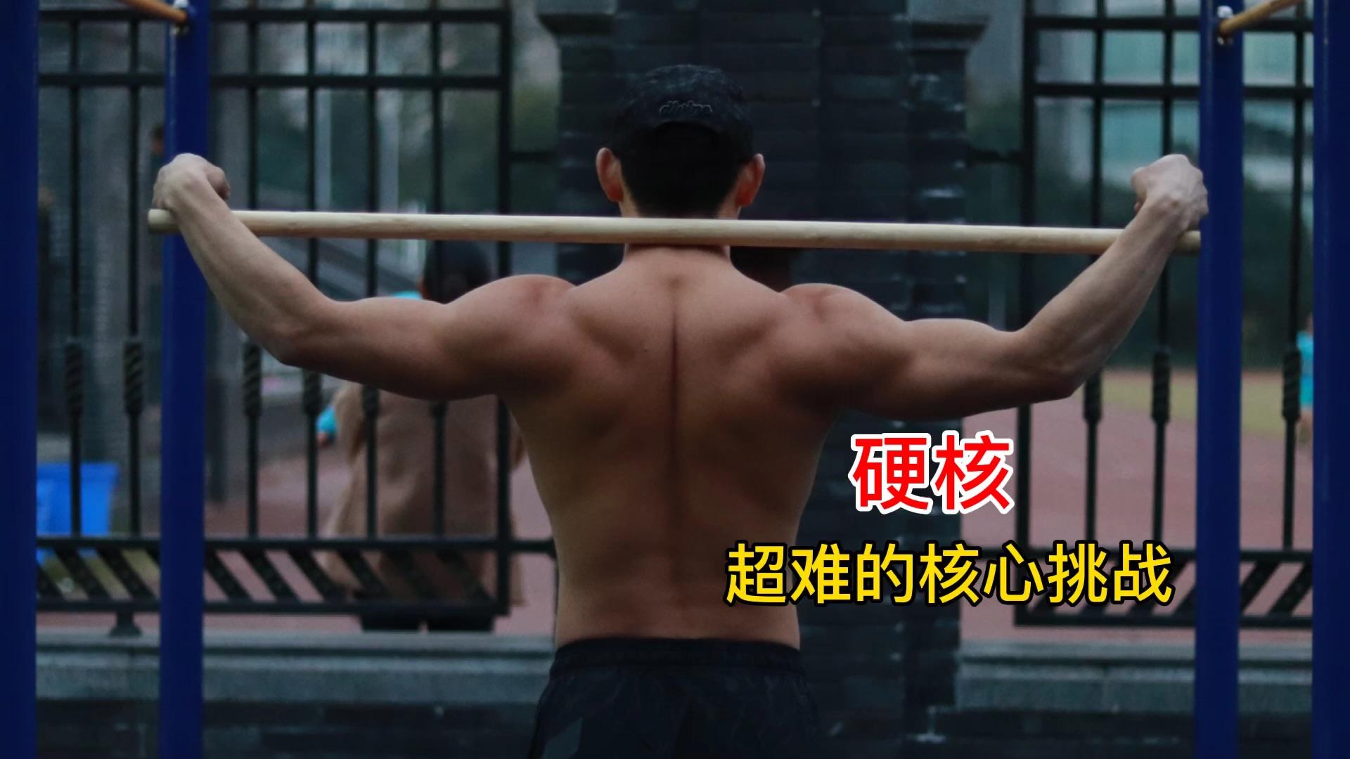 小姐姐跟一群肌肉男秀腹肌不抬头我都以为是一个肌肉男