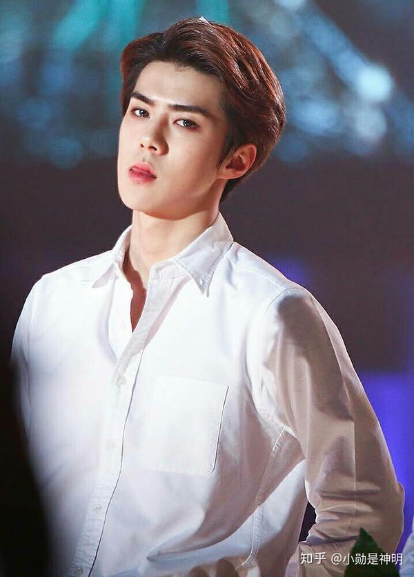 笑起来有月牙眼的男孩子,攻起来也是迷死人的啊.可盐可甜吴世勋啊!