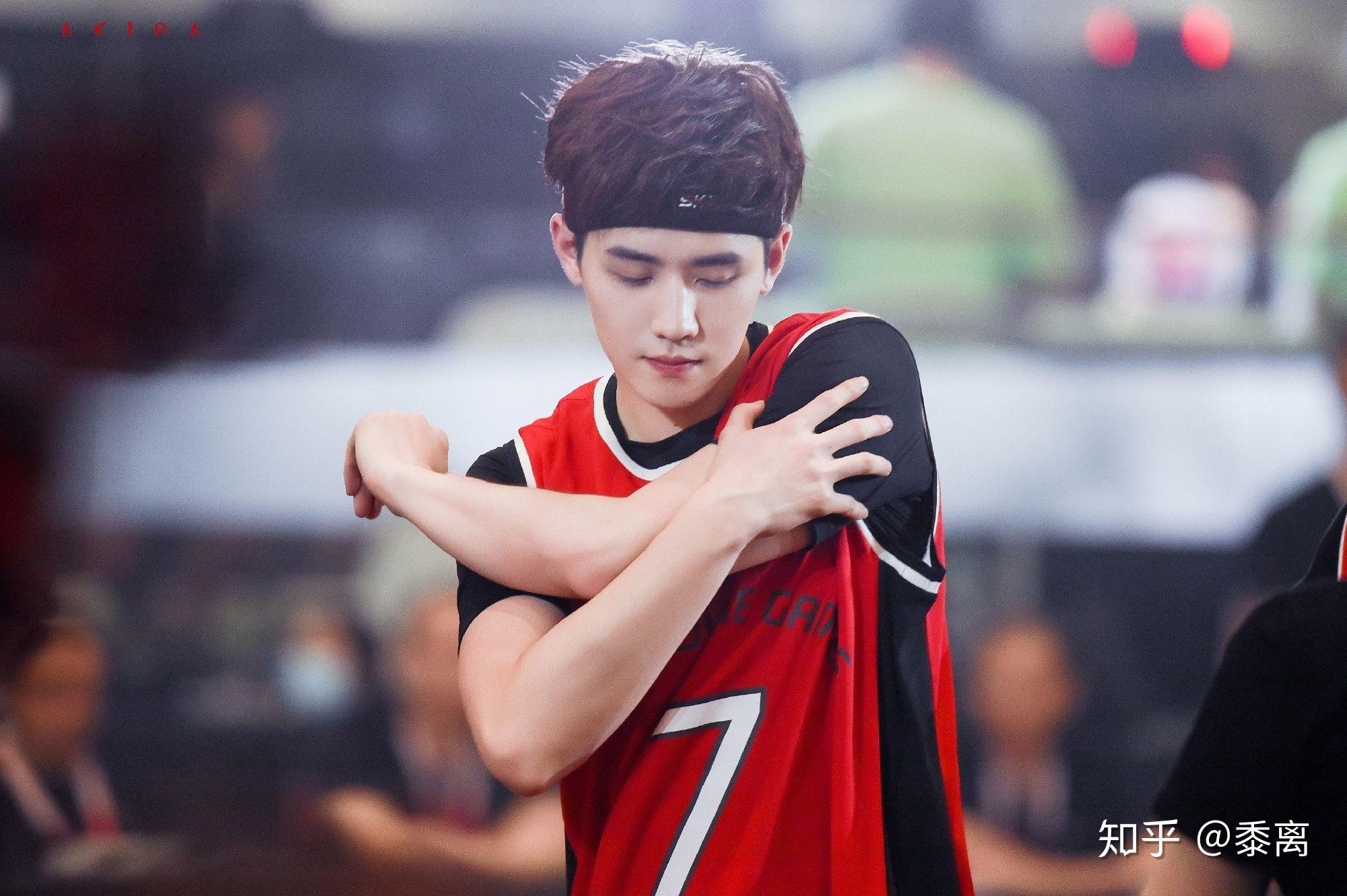 想要r1se全团一起的壁纸,哪位姐妹有啊!