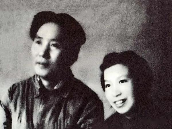 珍贵老照片:毛泽东与江青的珍贵合影 - 知乎