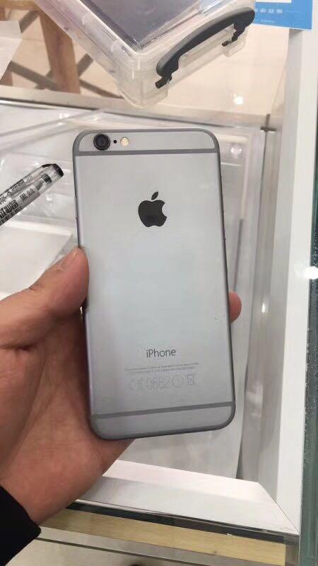 侧面来看手机,还是非常干净,之前的用户还是比较爱惜机器的,卖家一直