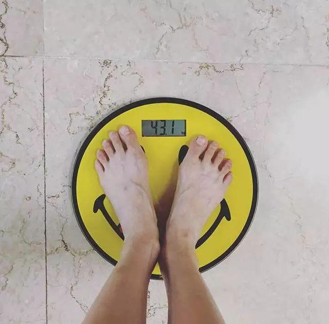 86斤体重秤图片女生图片