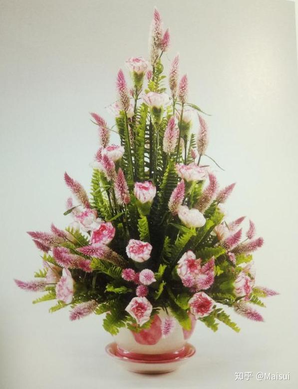 麦穗花艺稳重的圆锥型插花