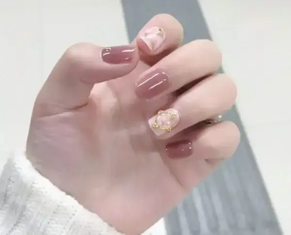 这里可能是最全的新年美甲集合了-新年美甲图片2021简单大方红色衣服