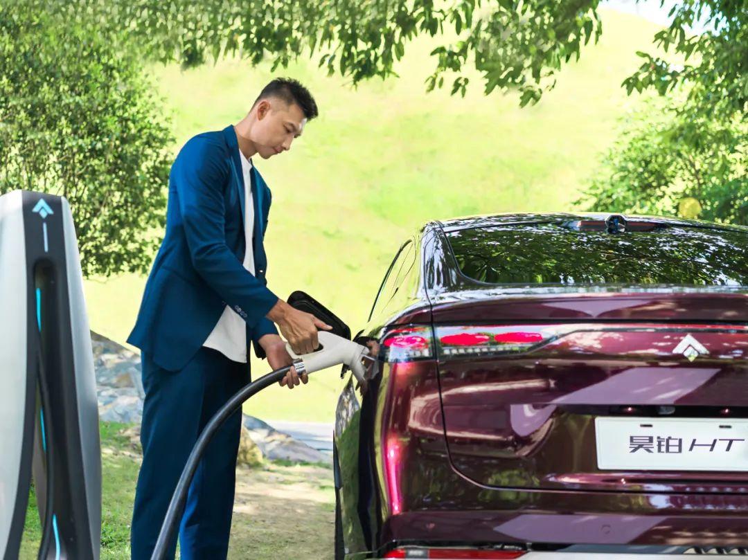 易建联的车2139万起昊铂ht精英家庭首选300万内后排的天花板67