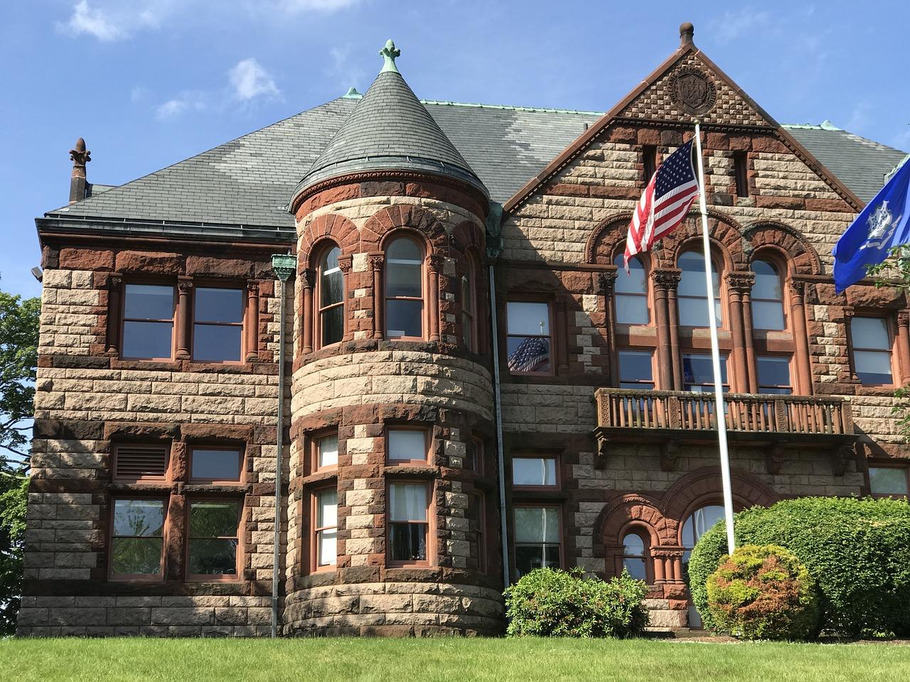 法院判离婚房产怎么分