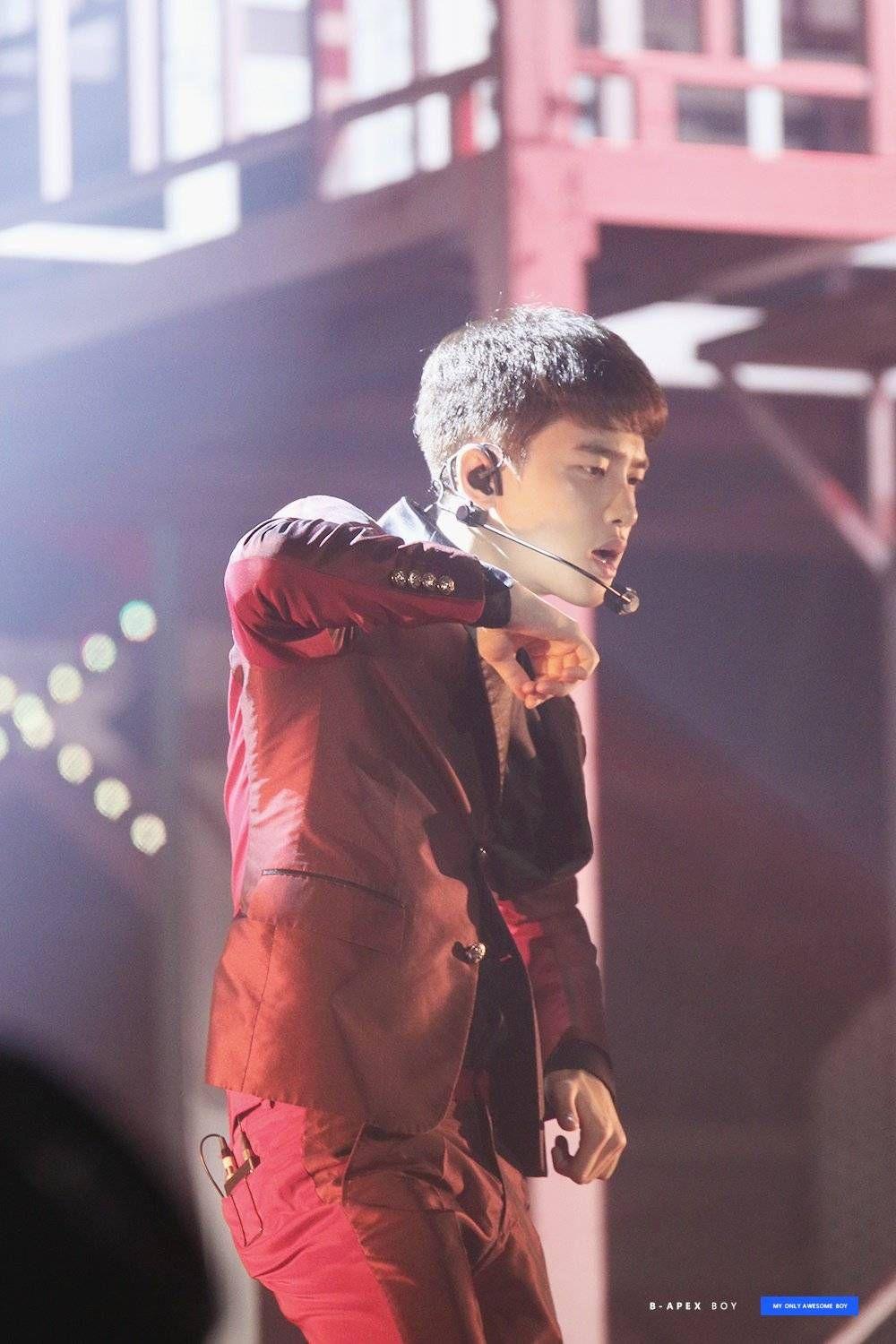 茶蛋(exo)有哪些好看的打歌服/演唱会/mv服装? - 知乎