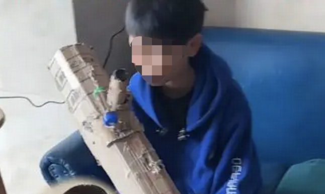 广东 10 岁小学生 28 元自制望远镜能看清月球陨石坑，这说明了什么？