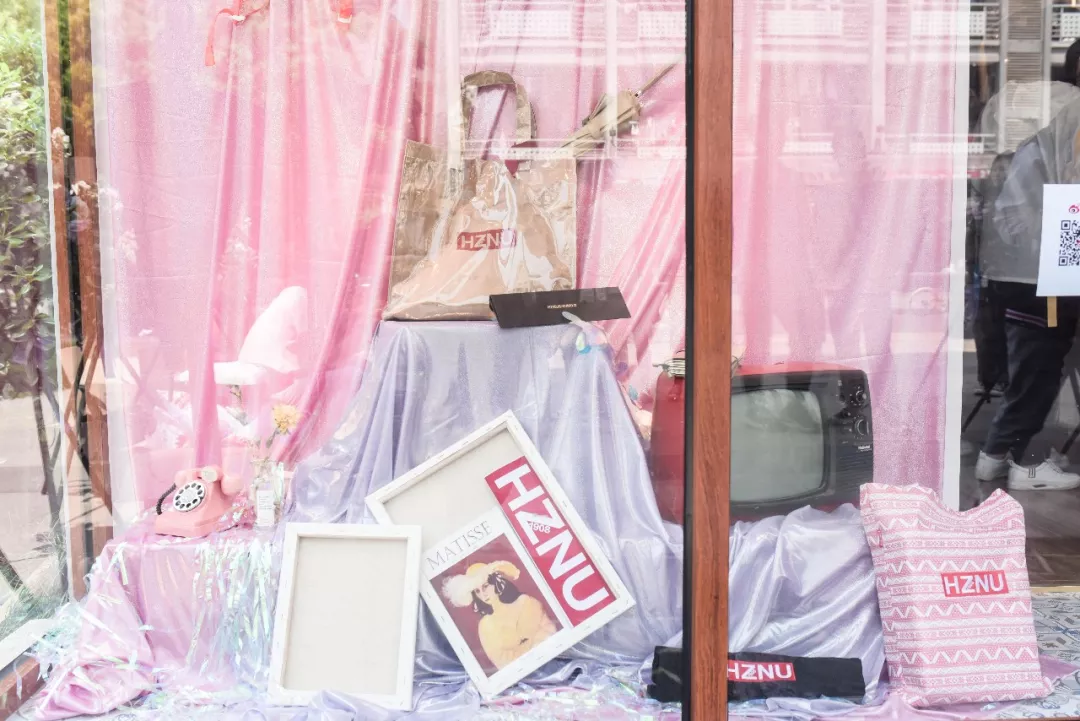 杭州高校居然出网红周边了？！100＋种时尚单品仅一天就卖断货！  第25张