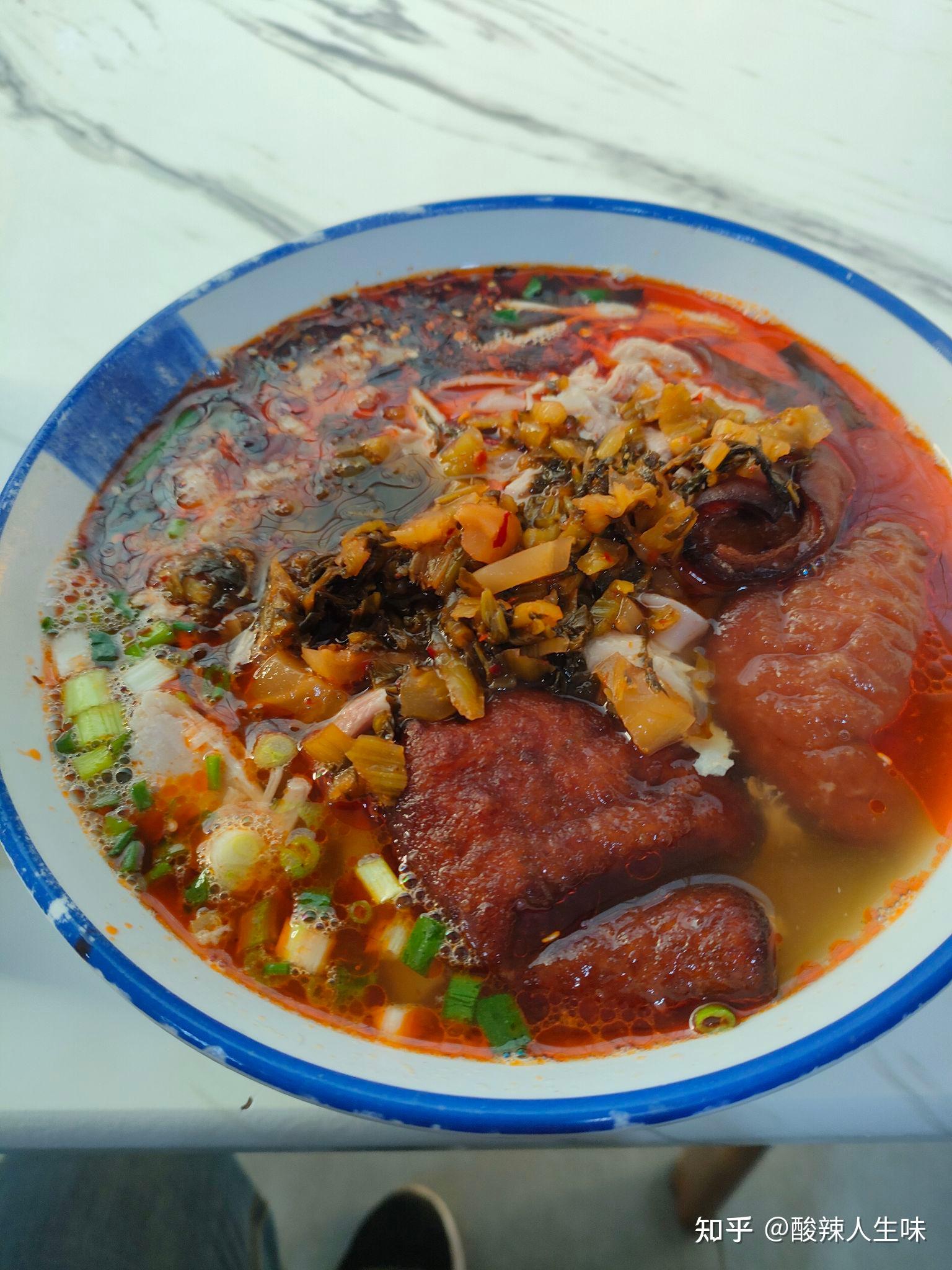 猪脚米线:李记猪脚米线:出餐快,肉量大,卤香味!