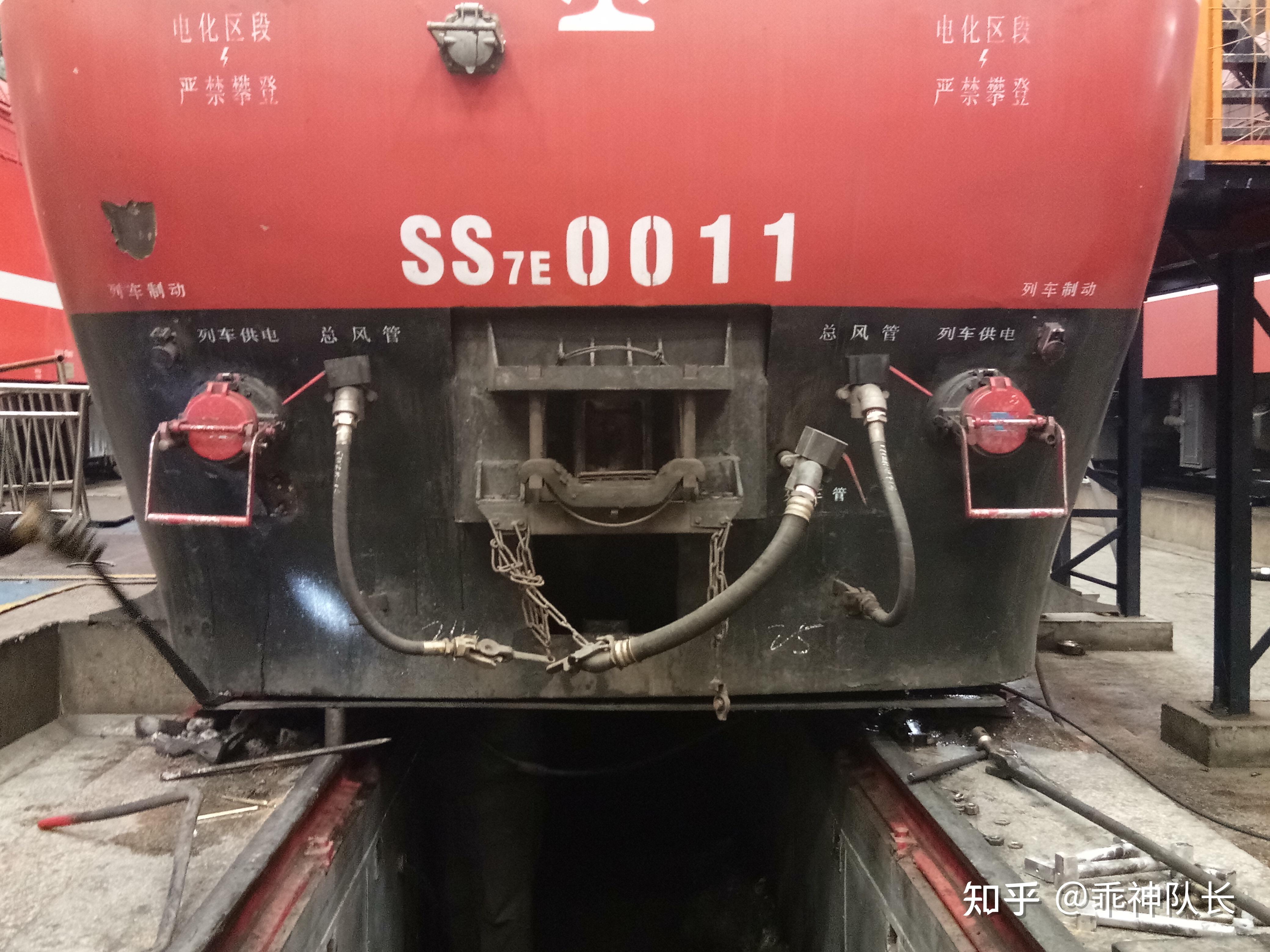 列车上有一根贯穿全列的列车管,又称制动风管(注意,不是总风管),在