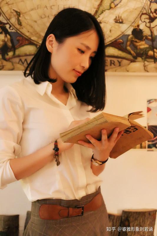 白衬衣演绎最美文艺范睿雅形象学院首席魅力形象导师刘若涵教穿搭
