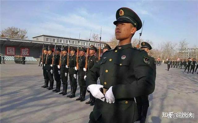志愿兵和义务兵的区别，服役年限和福利待遇方面，都有很多不同 - 知乎