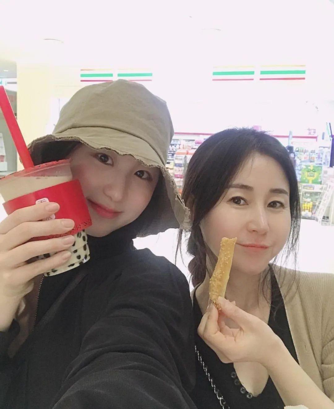 jennie全智贤妈妈照片曝光吓倒网友说和女儿双胞胎我都信