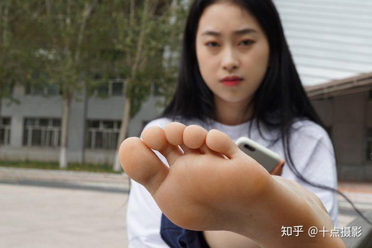 女生什么样的脚可以称为玉足