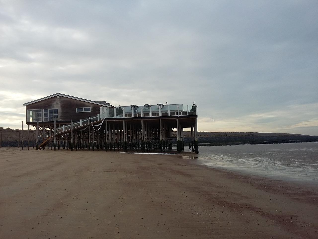 客厅被水淹如何