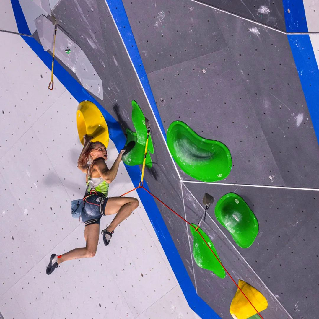 粉丝眼里的雅典娜对手心中的大魔王奥运攀岩首金只是她的开始