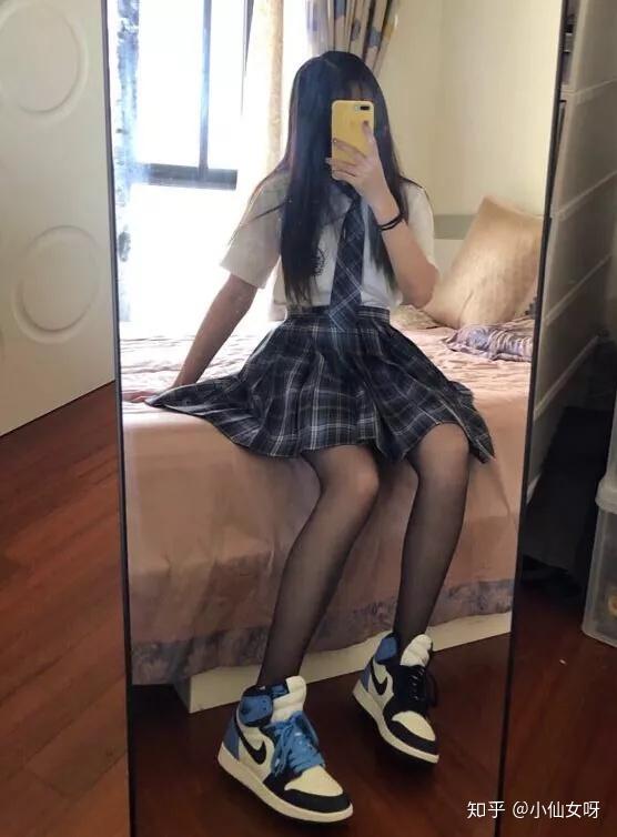 丝袜配运动鞋脚臭吗