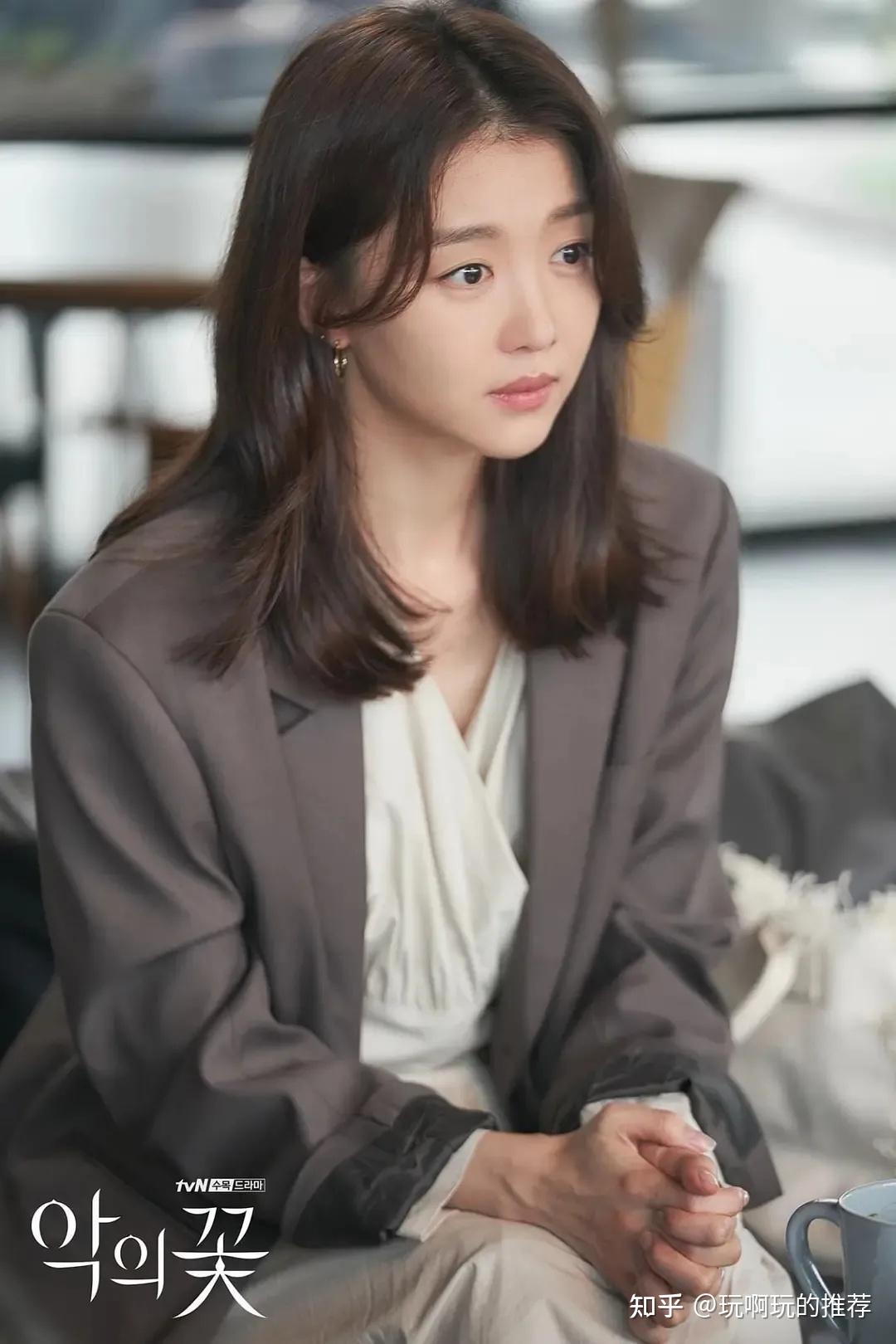 韩剧推荐tvn播出的剧情悬疑爱情剧恶之花flowerofevil由李准基文彩元