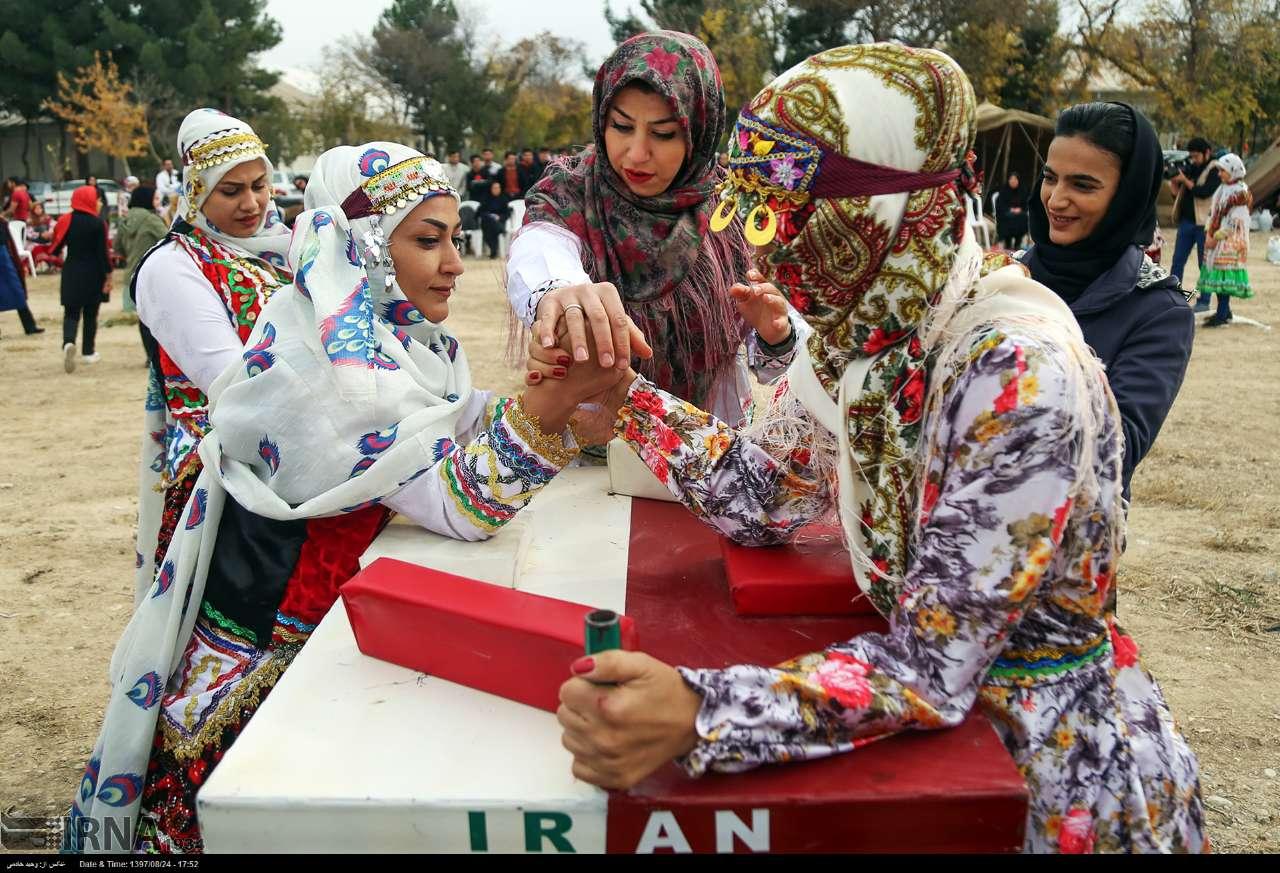 伊朗北呼罗珊省举行趣味的民间运动会