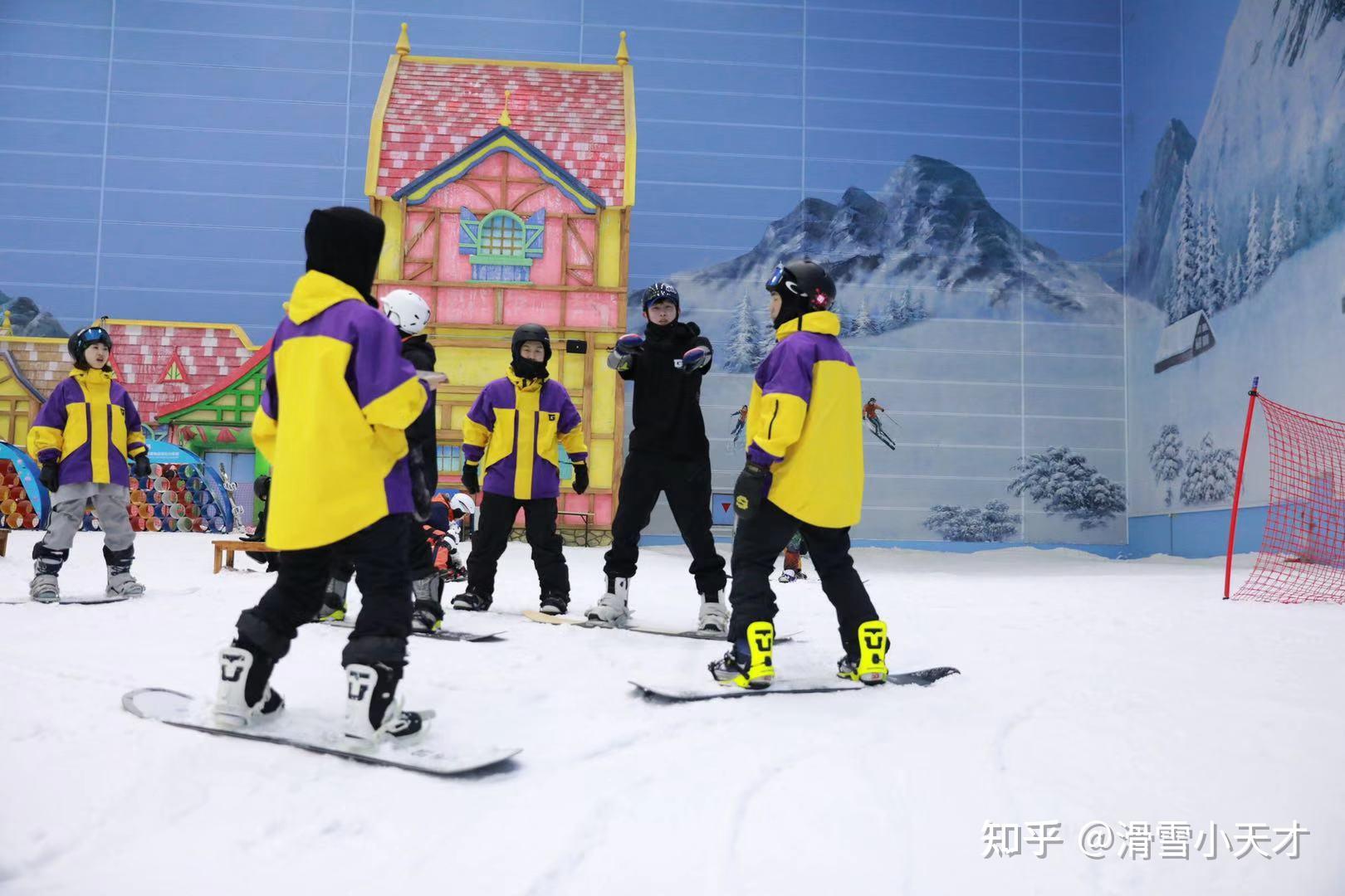 1兒童滑雪營——為兒童青少年量身打造時間:5月1日-5月3日全託管地點