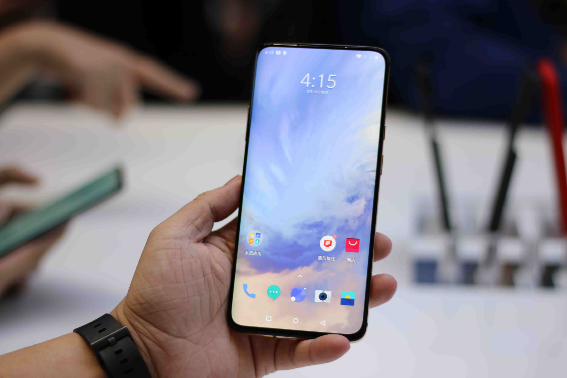 什么人用一加 v2-d81be00b0abb51c38a0c0f3019c27740_r.jpg