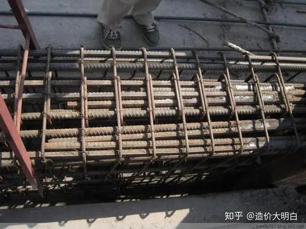 功能不同的钢筋,比如纵筋,分布筋,拉结筋,箍筋,弯起钢筋,架立筋,马凳