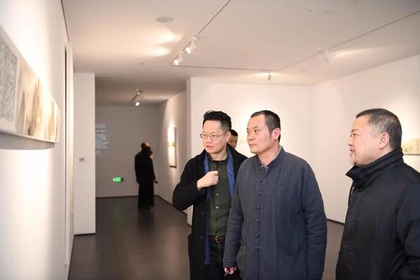 方 勇「十萬芙蓉——青綠山水新作展」開幕記事 - 知乎
