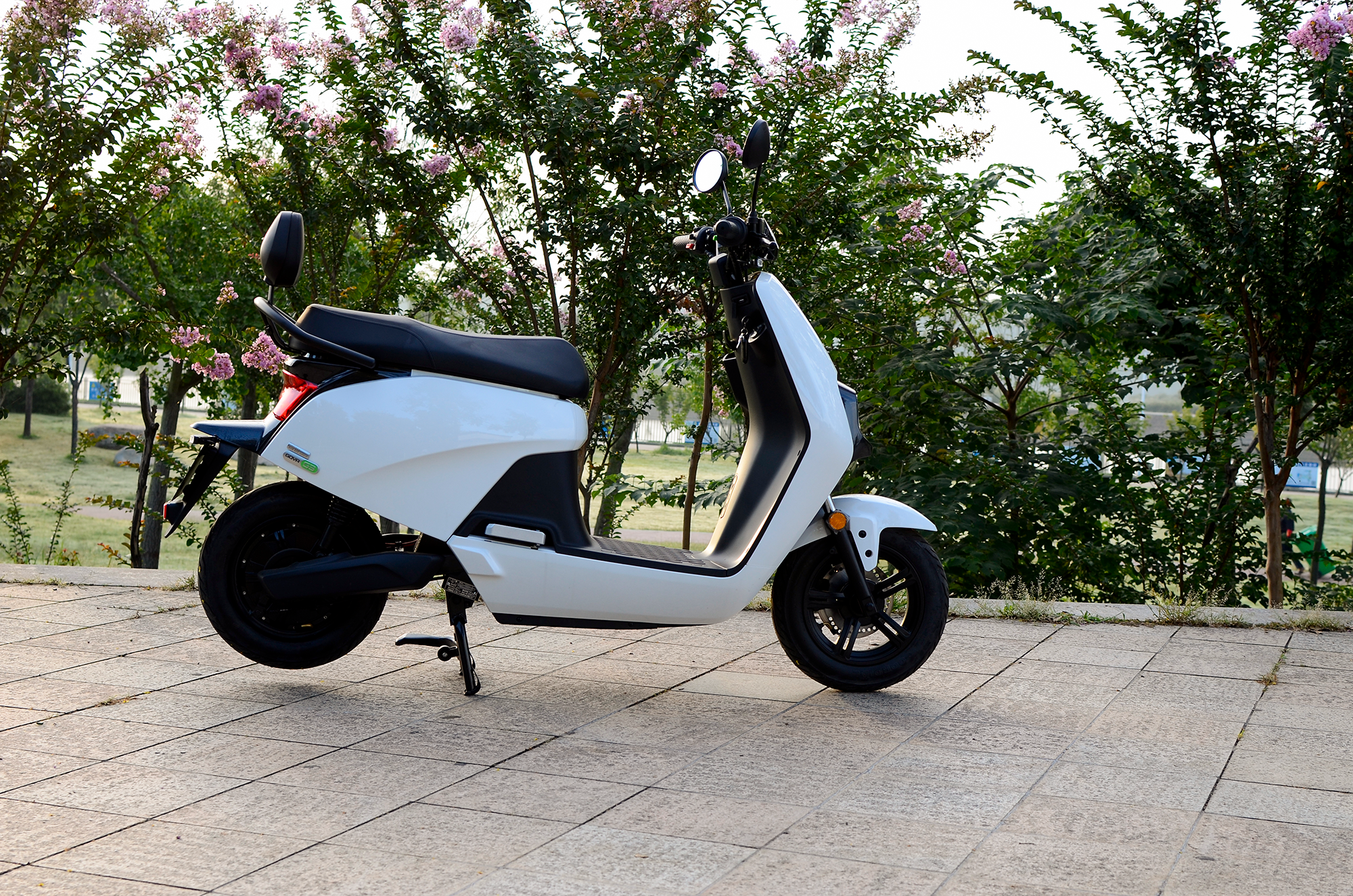 618劲省400元高颜值超能跑小牛电动govag3c入手只需3499起