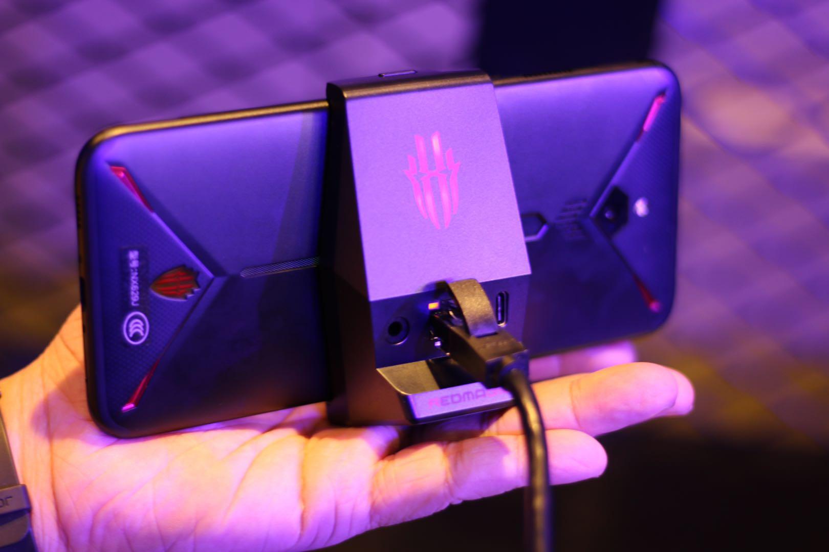 红魔3快速上手风冷高刷新率屏这就是电竞手机终结者