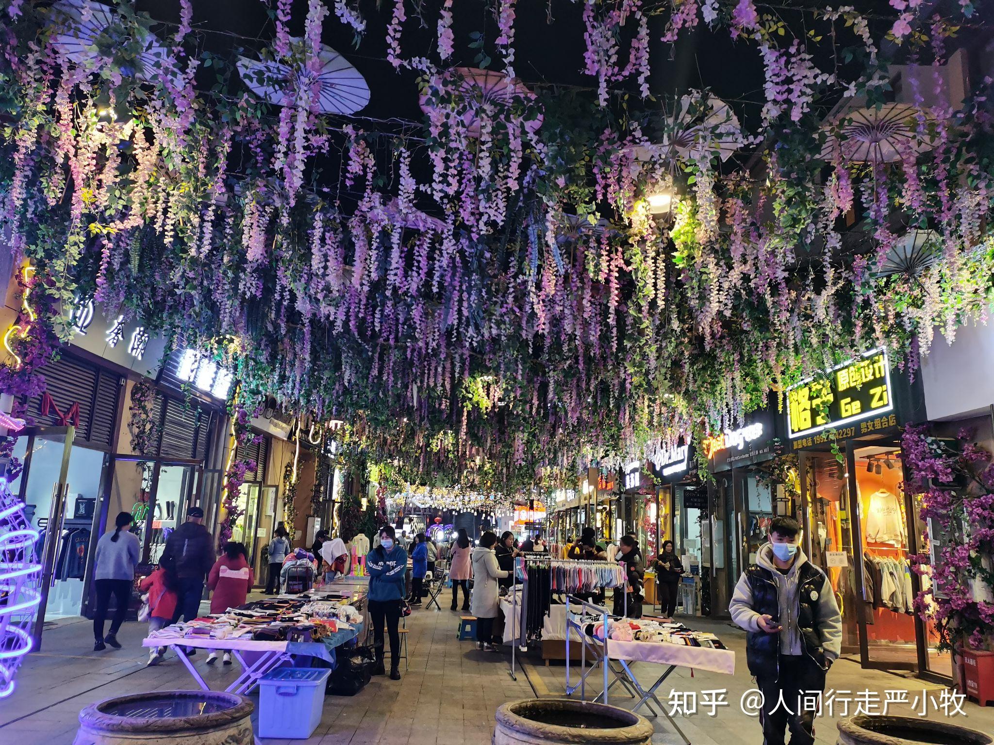 曲靖外滩——五十颜六十色,让人眼花缭乱夜市 - 知乎
