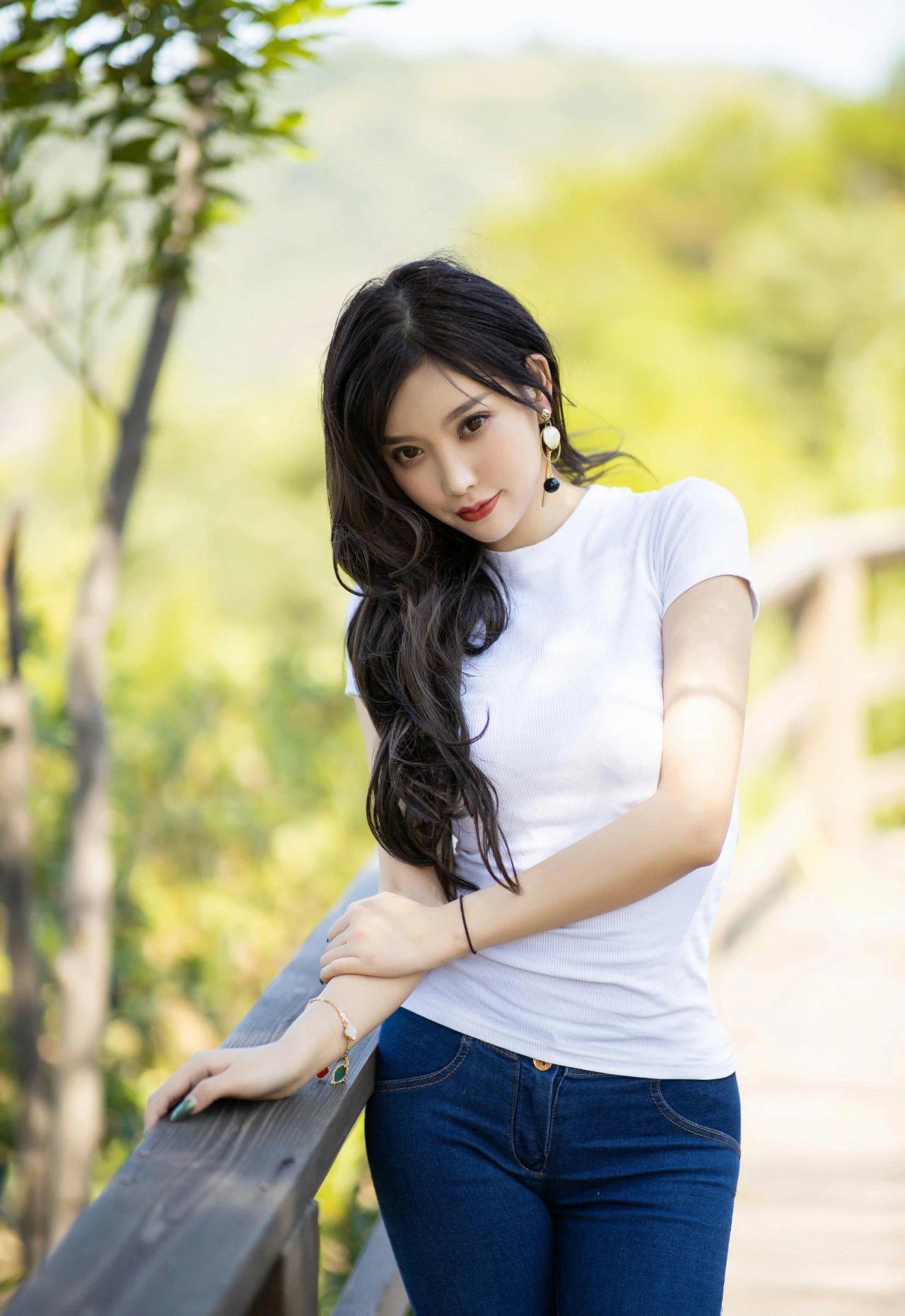 找美女小姐姐高清壁纸?