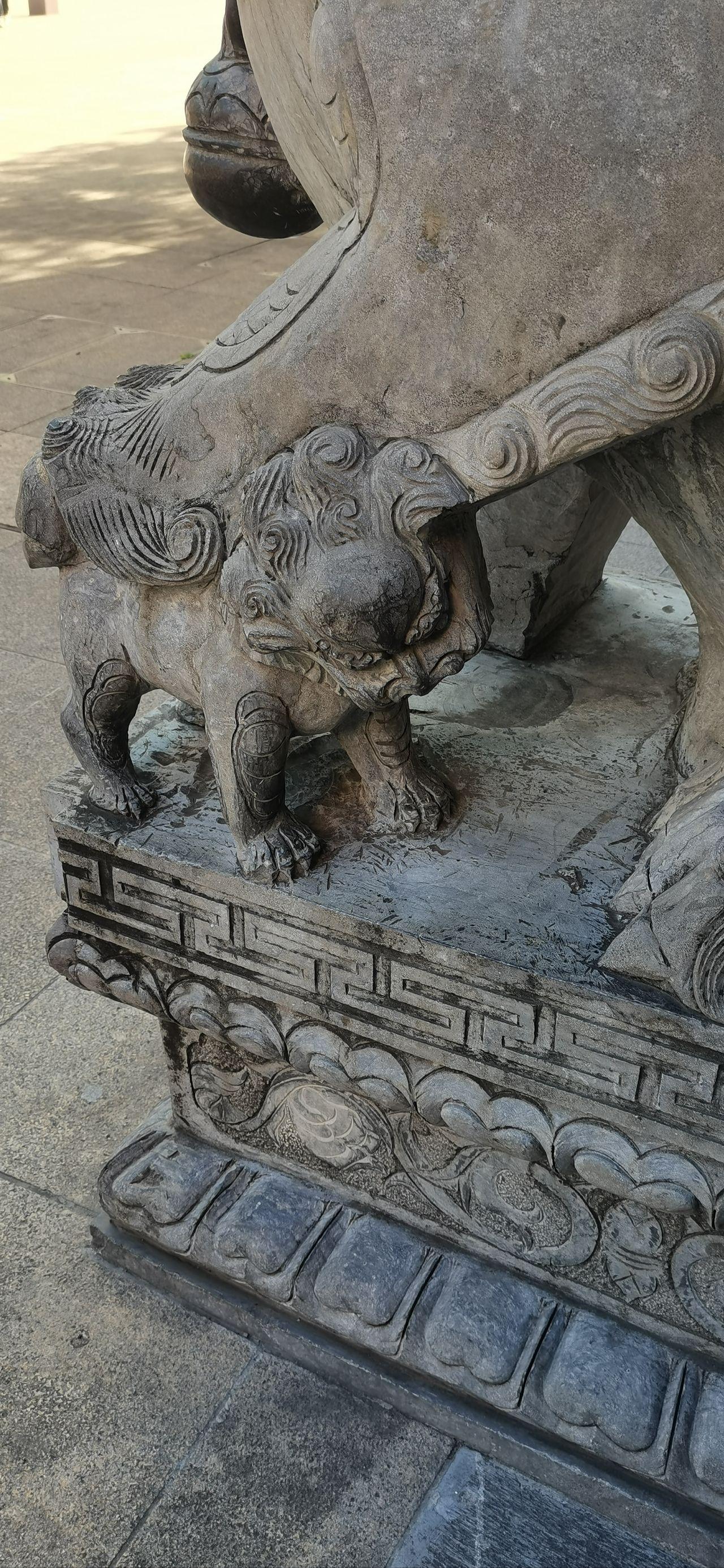 想问一下这种石狮子脚小踩了一个小狮子有什么文化寓意和背景吗？? - 若尘的回答- 知乎