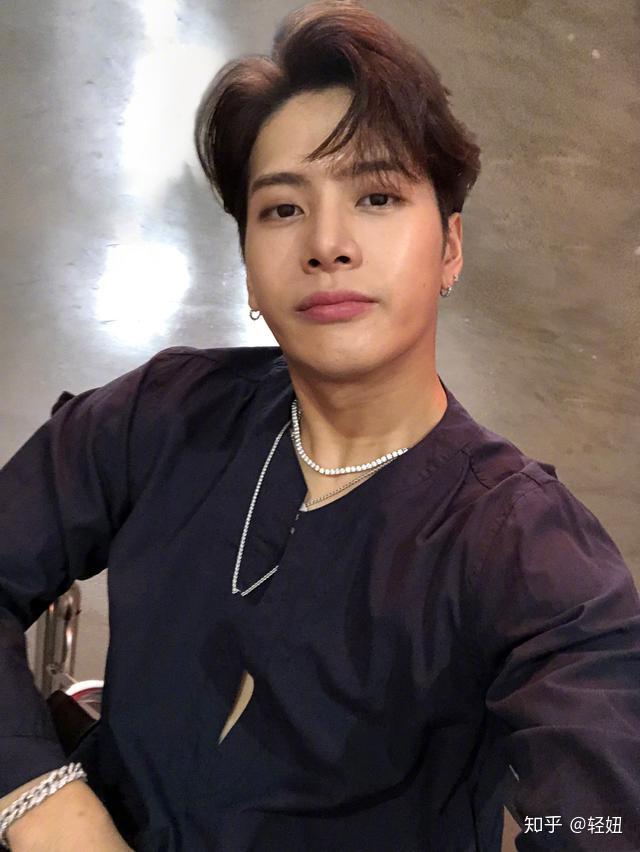 耿直boy王嘉尔2周瘦15斤打造完美男神