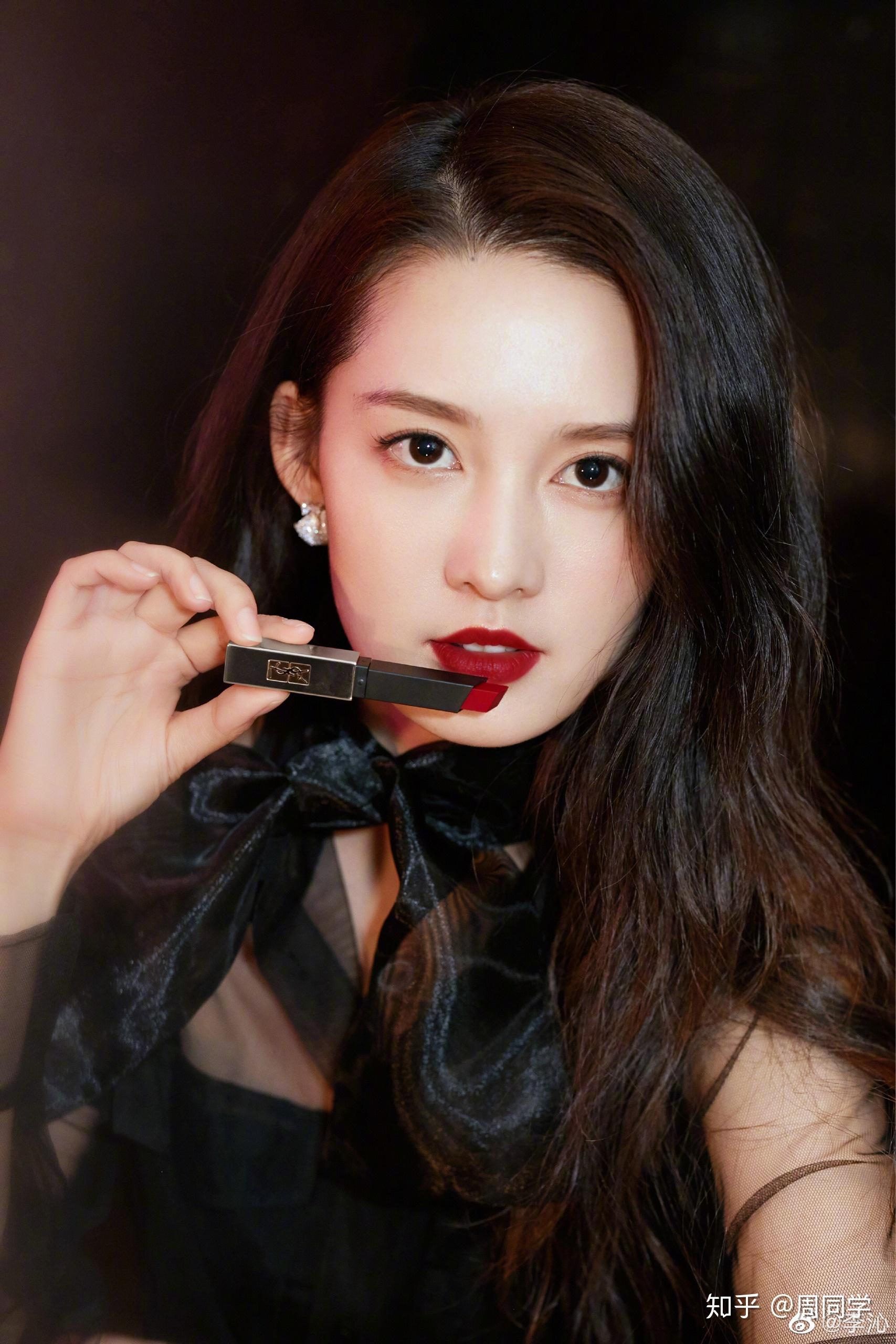 为啥直男都喜欢李沁的长相?