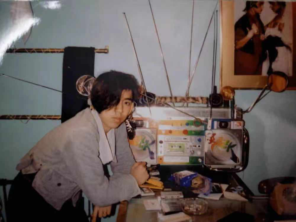 年轻时沉醉于朋克音乐的藤原浩,不仅把在西方国家见识到的hip-pop音乐